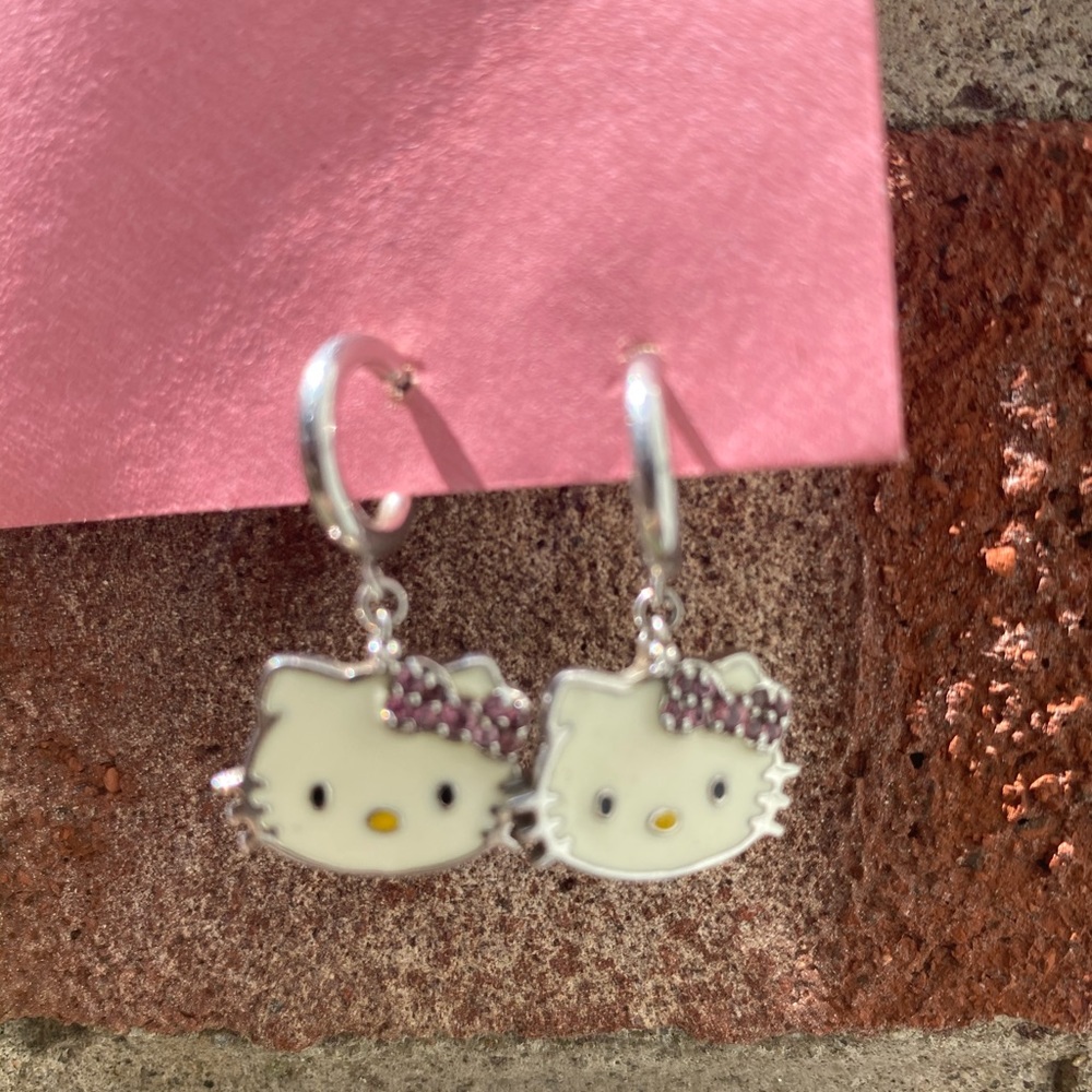 .925 Hello Kitty earrings - Picture 4 of 8